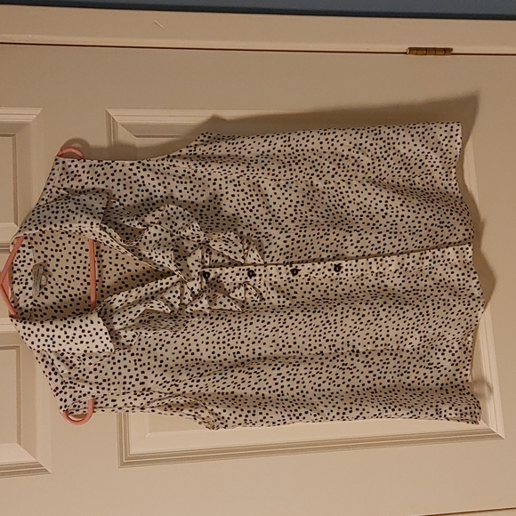 Sleeveless Tahari Blouse. Size Large. - Picture 1 of 4